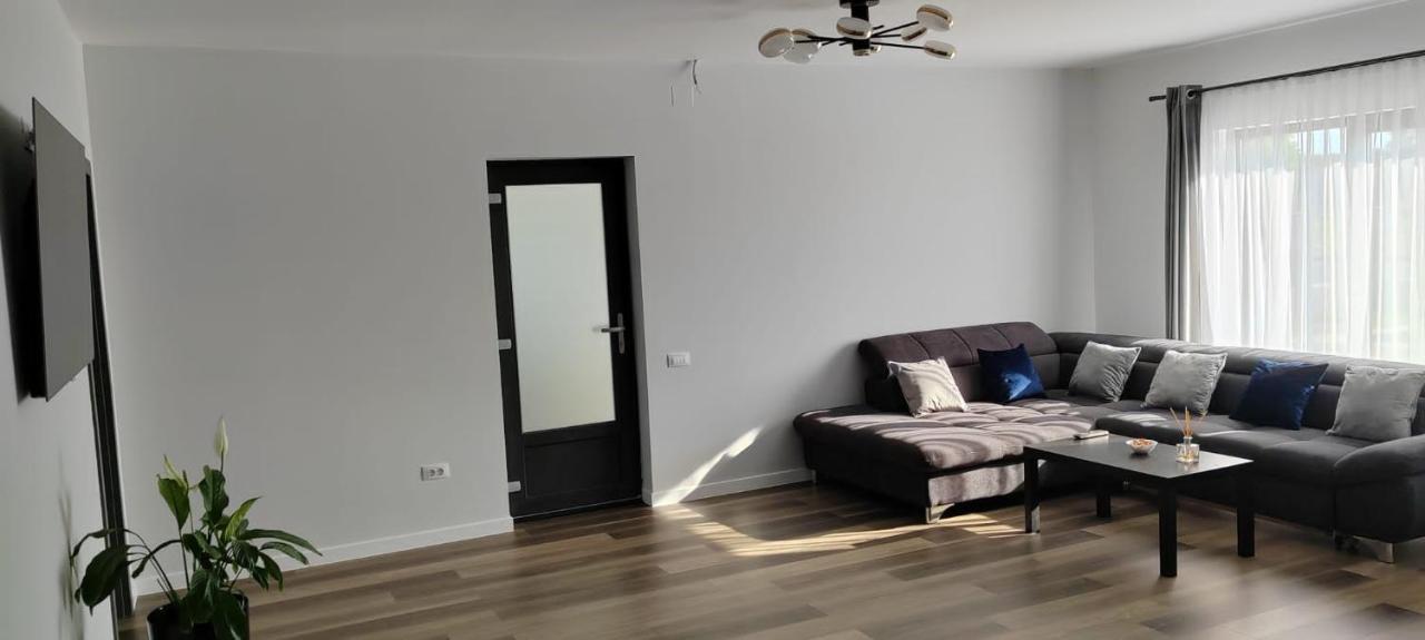 Casira Guesthouse Sînmartin Екстериор снимка