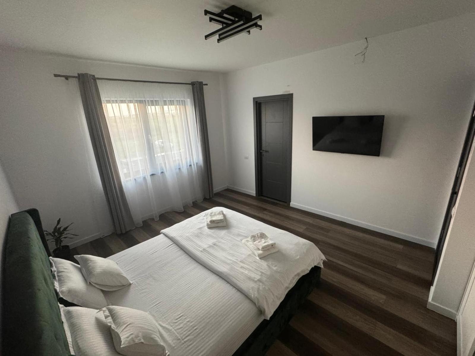 Casira Guesthouse Sînmartin Екстериор снимка